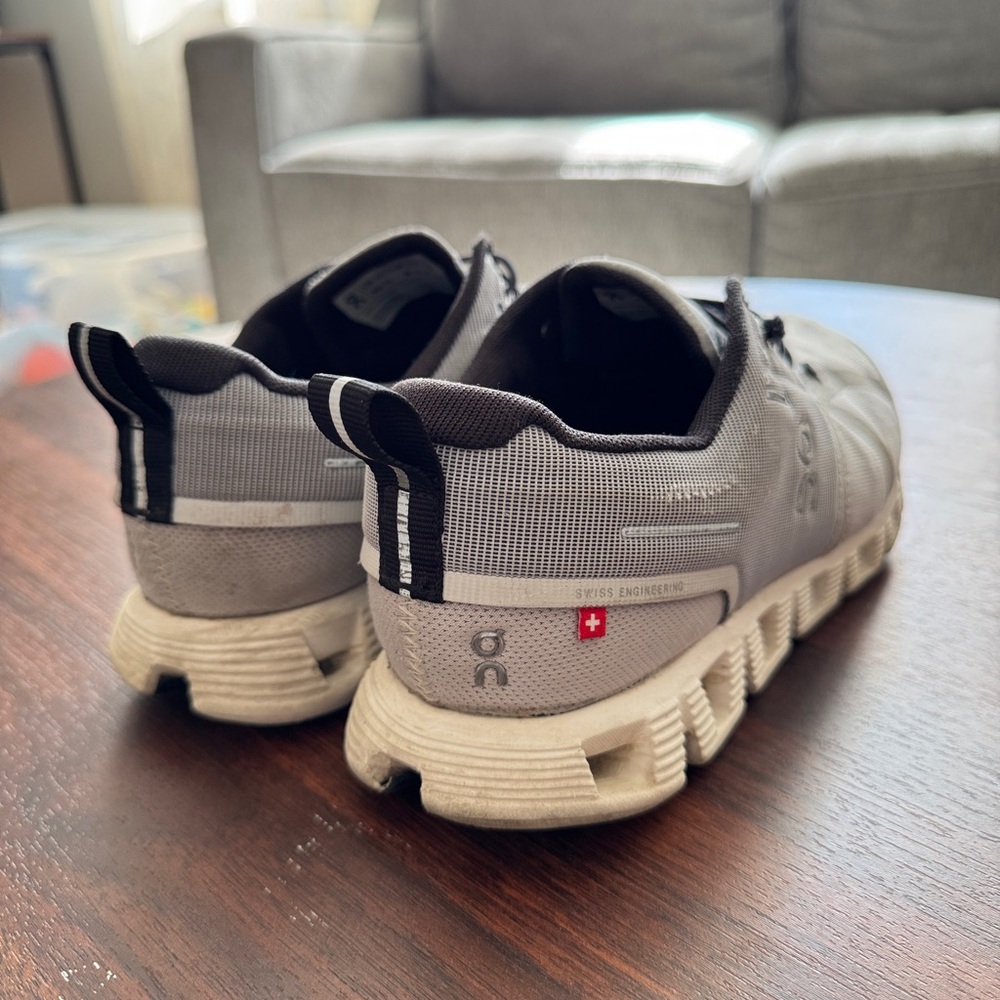On Cloud 5 Women’s Size 8.5 Gray and Black Athletic Shoes with CloudTec Sole - Picture 2 of 8